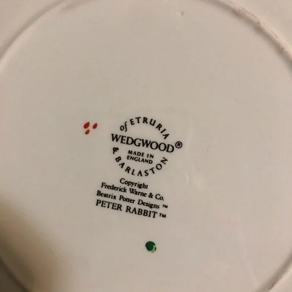 Peter Rabbit Christmas Plate - Picture 2 of 3